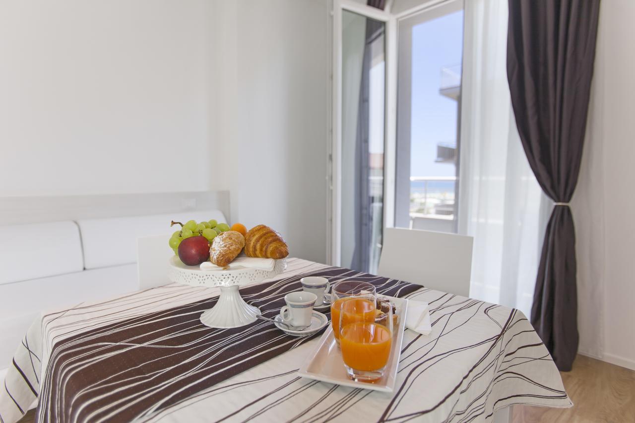 Hotel Houston Suites Ріміні Екстер'єр фото